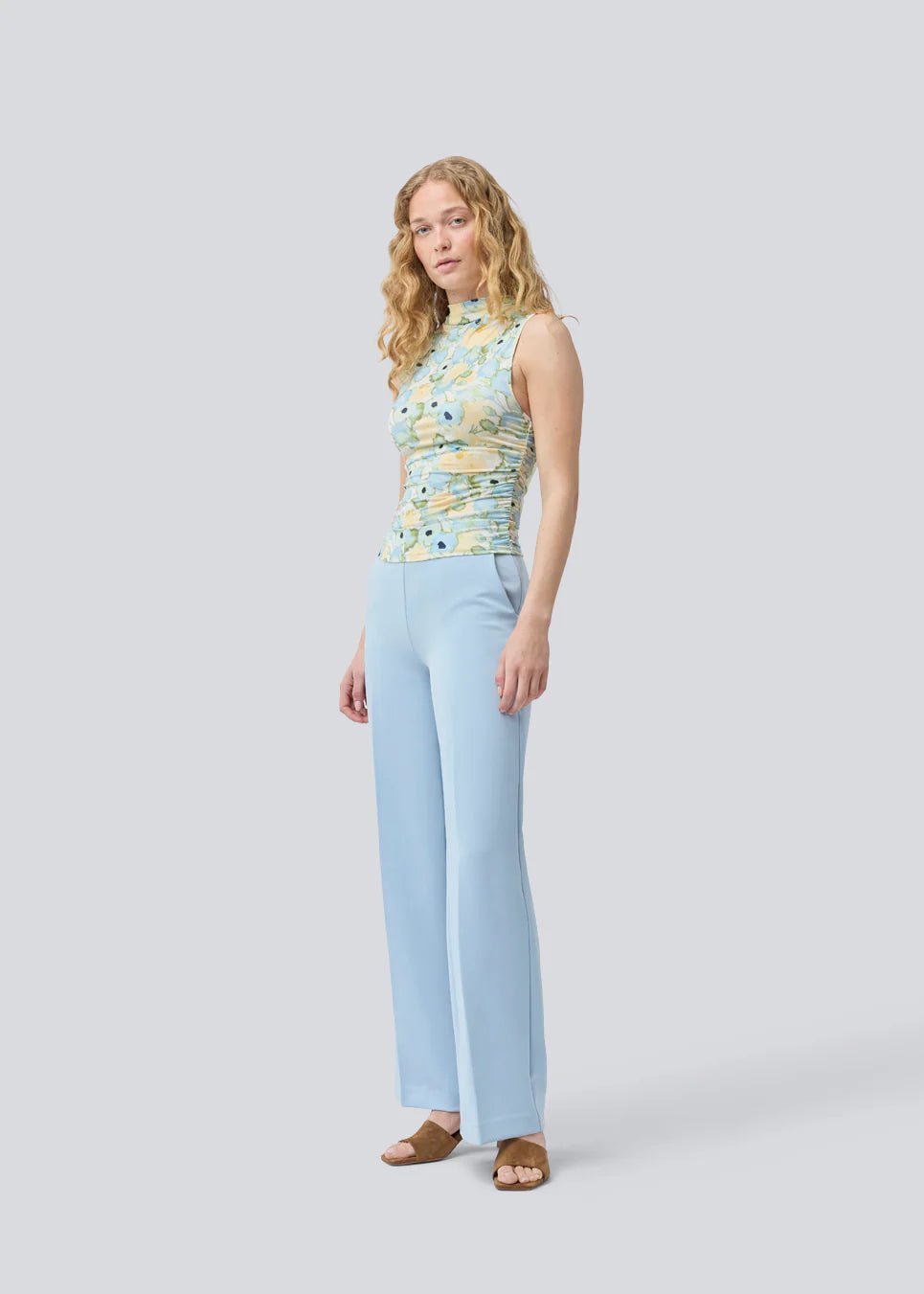 Nelli - HEY LOU STUDIO