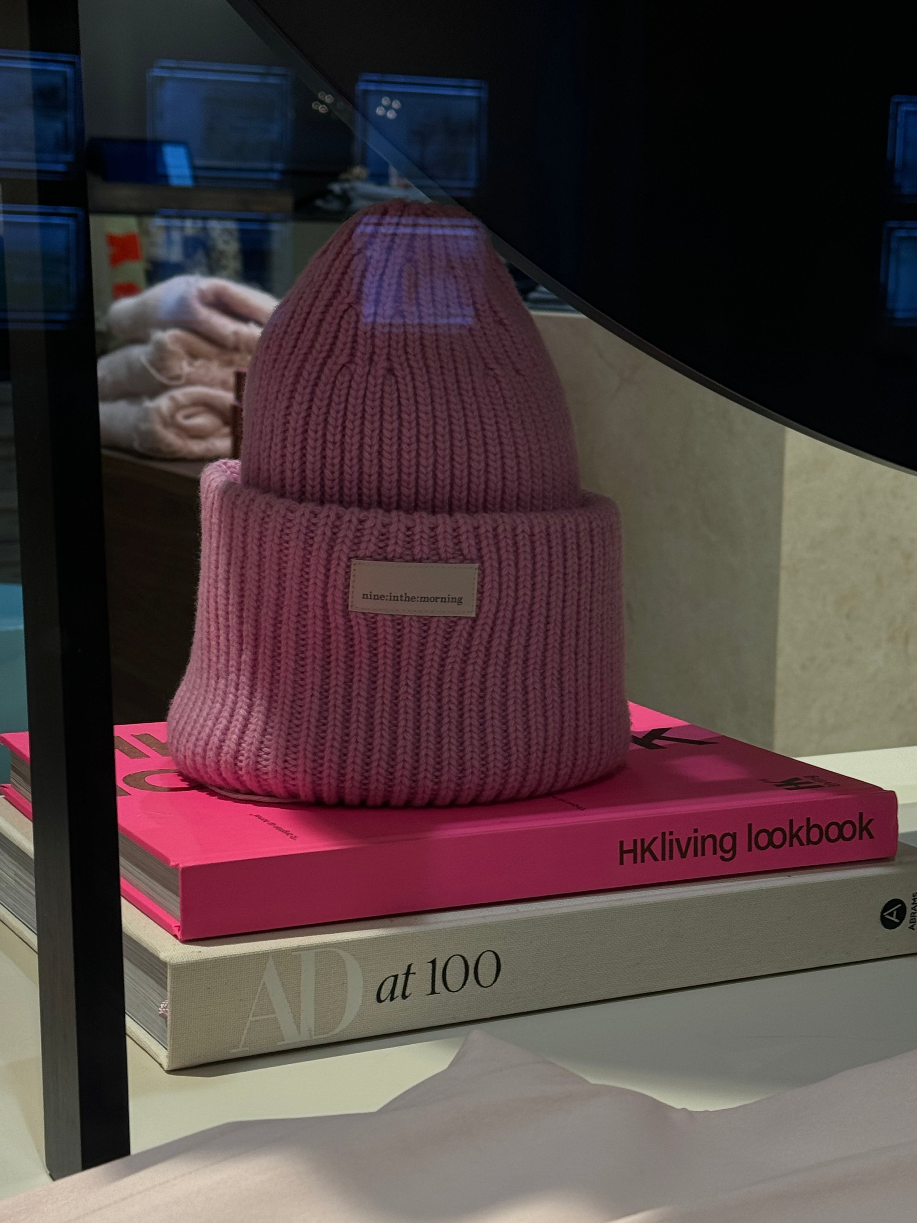 CAPS & MUETZEN - HEY LOU STUDIO