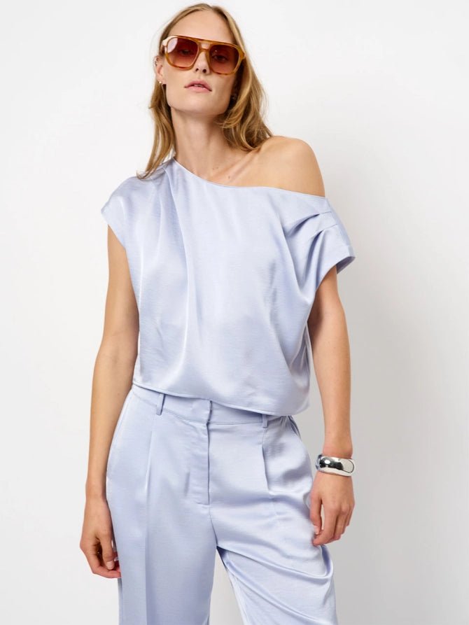 Roam satin drapey