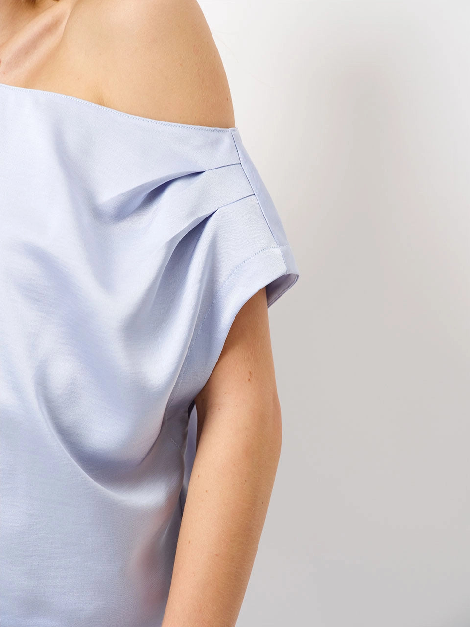 Roam satin drapey